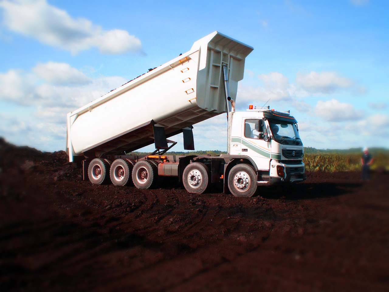 FMX480 10X4 DT 45CuM3.jpg